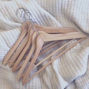 Set of 5 wooden hangers (add to bundle to get 10% off 2 or more items)